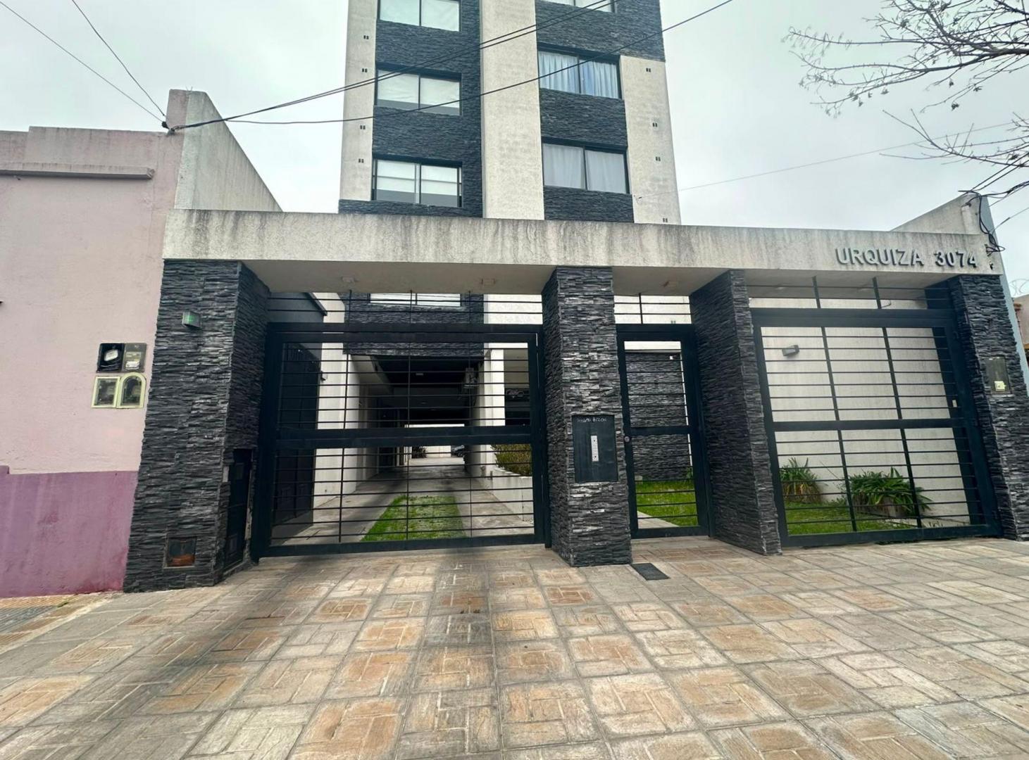 Foto de COCHERA TECHADA A LA VENTA LANUS OESTE, imagen 5