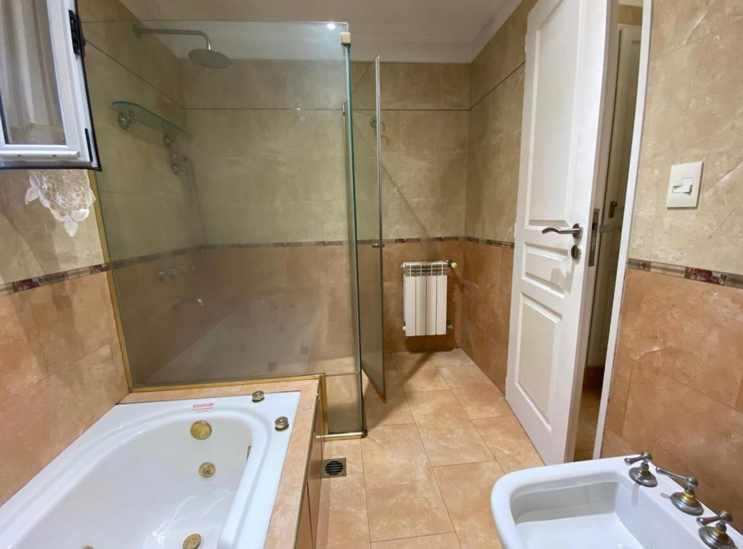 Foto de Excelente Casa 7 Ambientes con Pileta climatizada, imagen 4