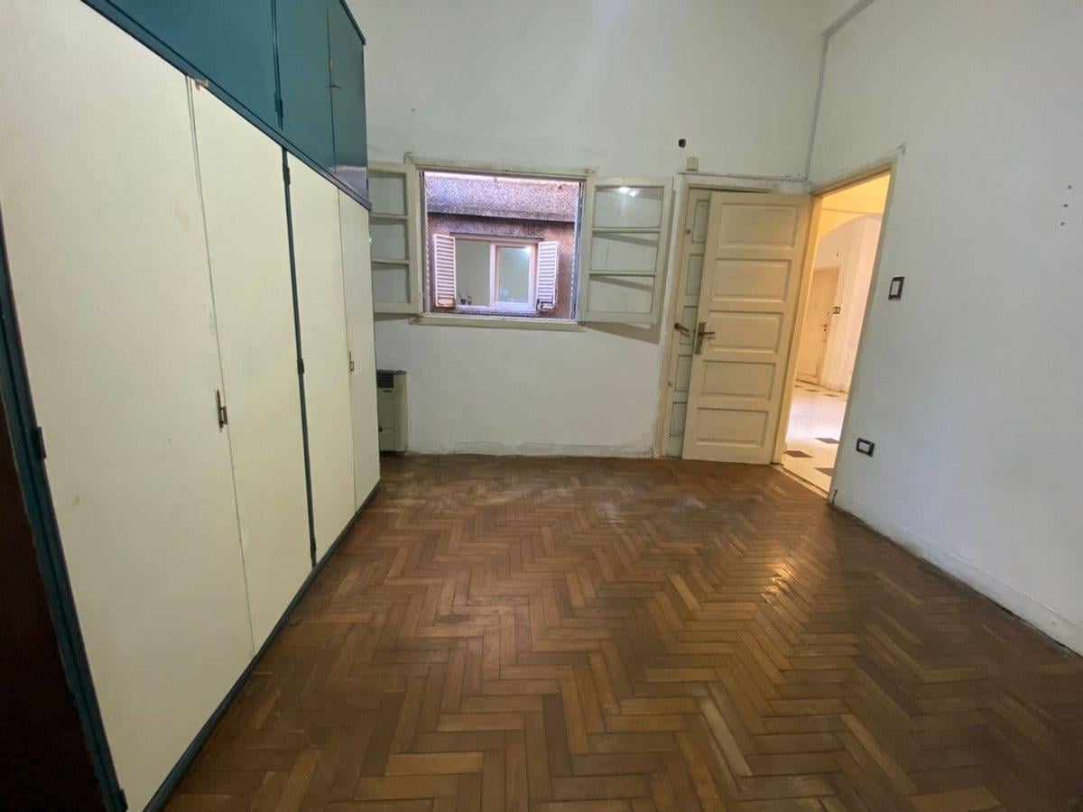 Foto de VENTA Depto 2 Amb con Patio Av. H. Yrigoyen, imagen 3