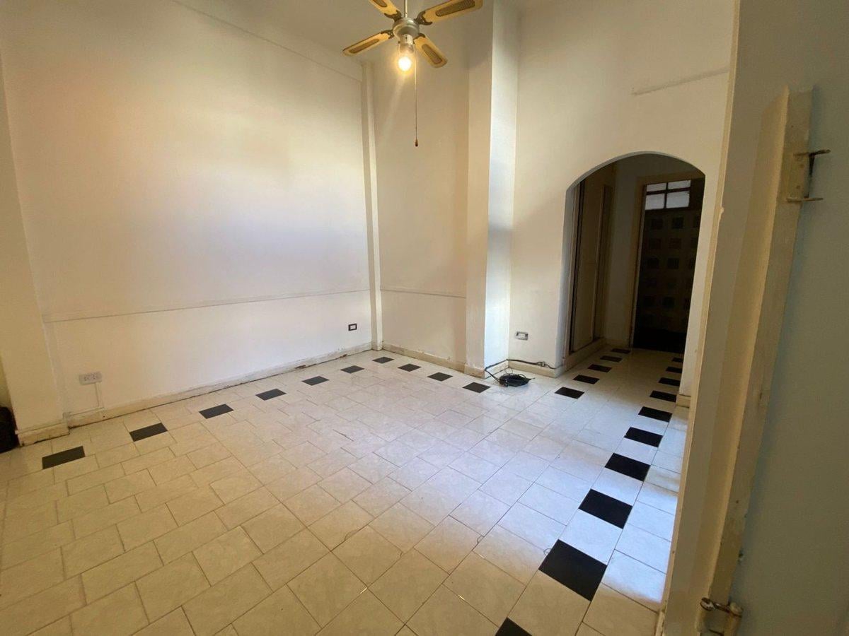 Foto de VENTA Depto 2 Amb con Patio Av. H. Yrigoyen, imagen 1