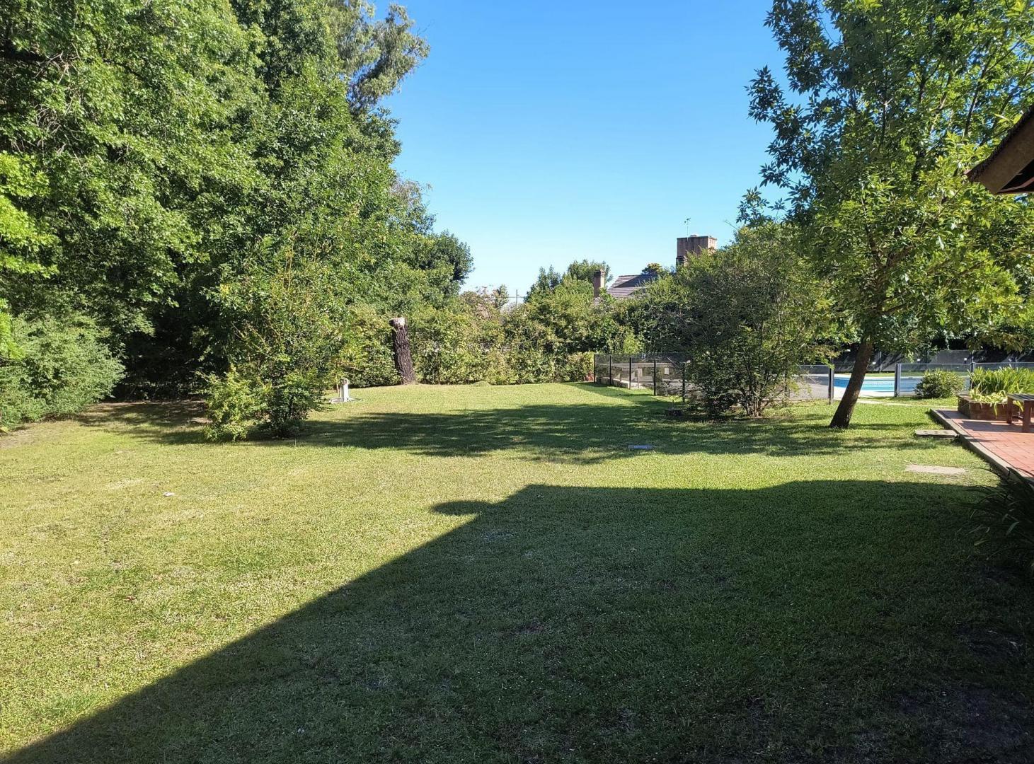 Foto de ESPECTACULAR CASA CON GRAN PARQUE Y AMPLIA PILETA, imagen 4