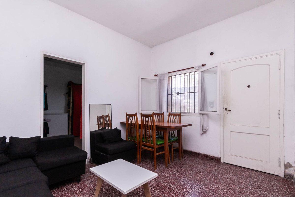 Foto de VENTA CASA 2 DORM, GARAGE Y LOCAL AP.CRED-LANUS E., imagen 2