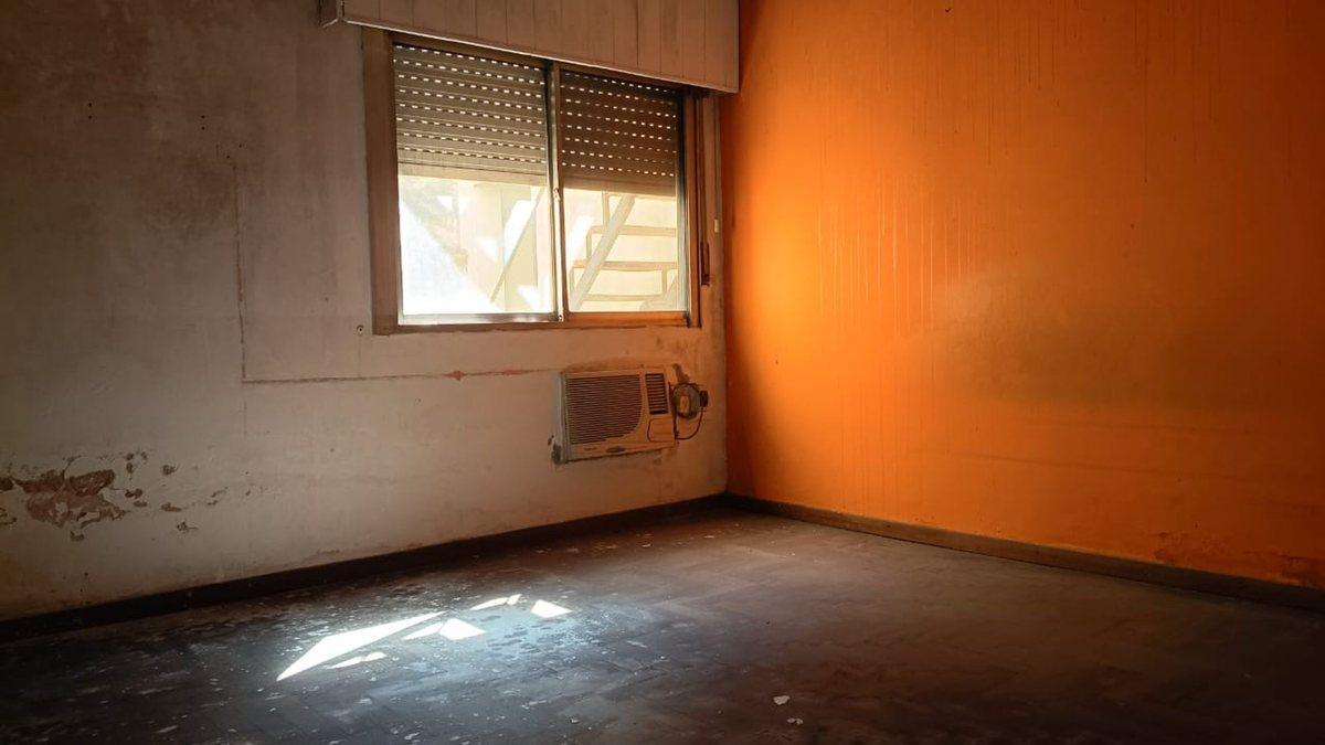 Foto de CASA 3 AMB "A REFACCIONAR" C/PATIO, LOCAL Y GARAJE, imagen 1