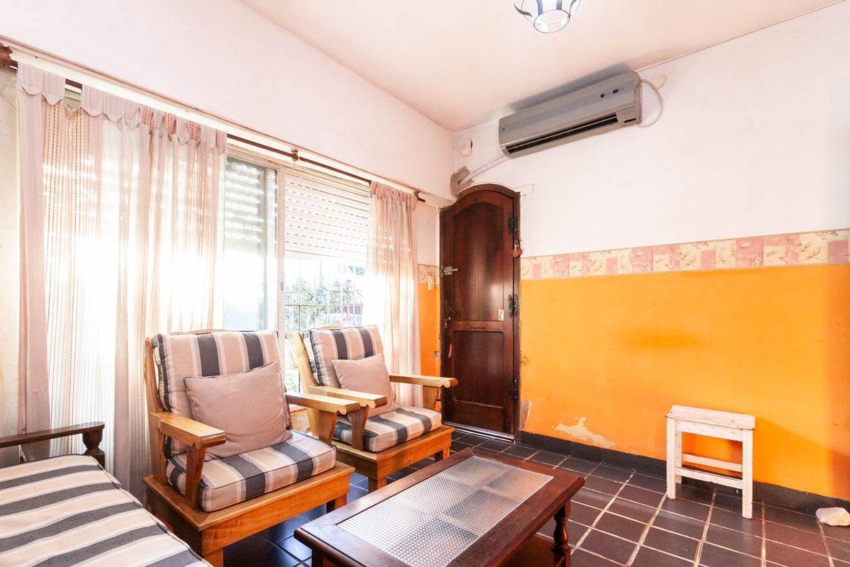 Foto de VENTA CASA 4 AMB C/JARDIN,PATIO Y COCHERA-GUILLÓN, imagen 1