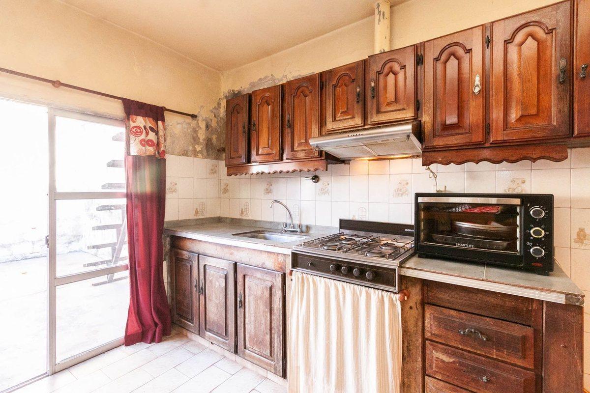 Foto de VENTA CASA 4 AMB C/JARDIN,PATIO Y COCHERA-GUILLÓN, imagen 5