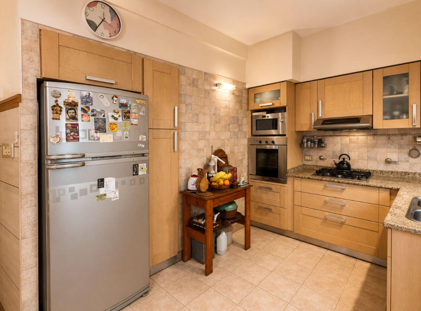 Foto de CHALET 5 AMB C/JARDÍN, PISCINA QUINCHO Y COCHERA, imagen 2