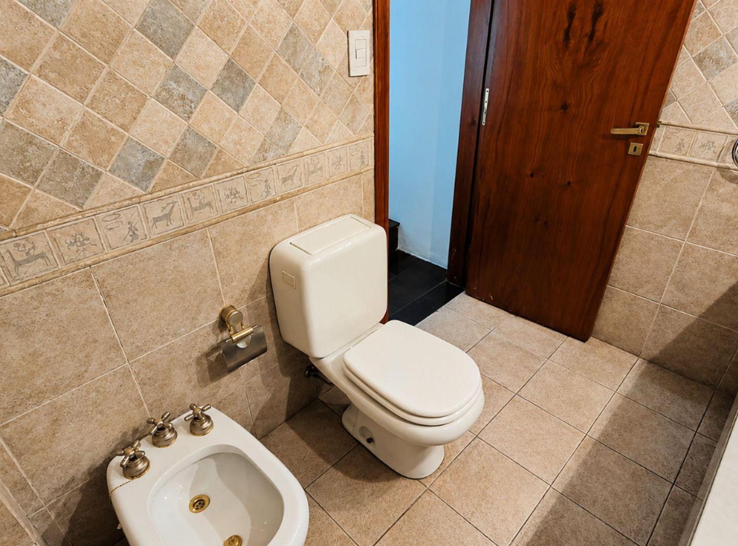 Foto de VENTA HERMOSA CASA DE 4 AMB LANUS, imagen 1