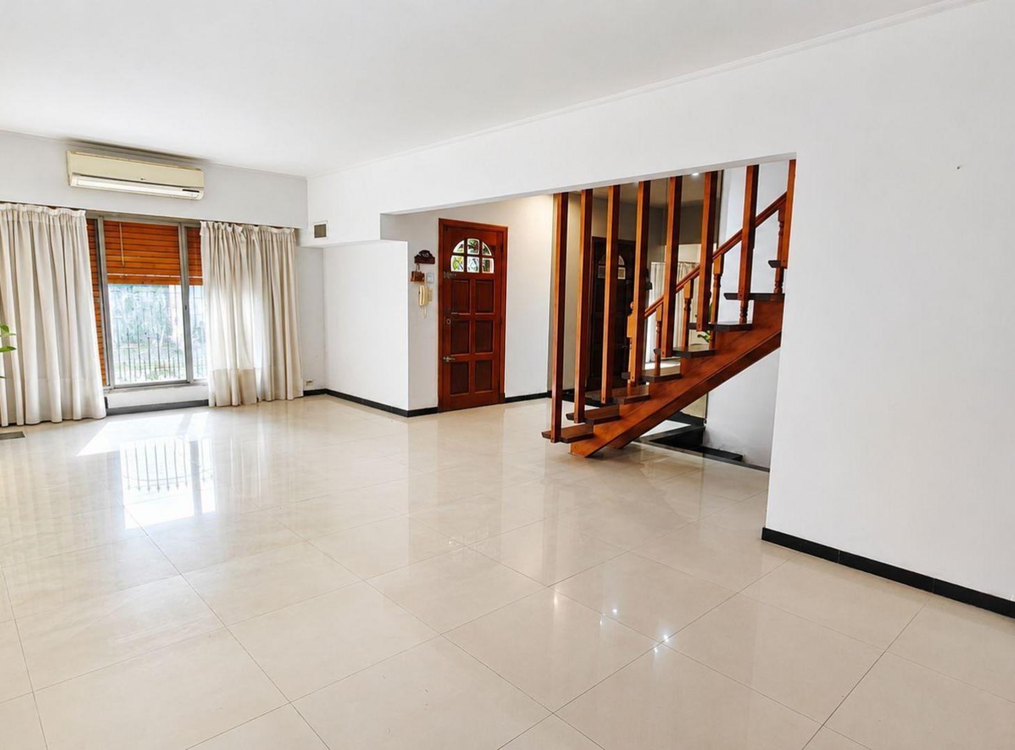 Foto de VENTA HERMOSA CASA DE 4 AMB LANUS, imagen 3