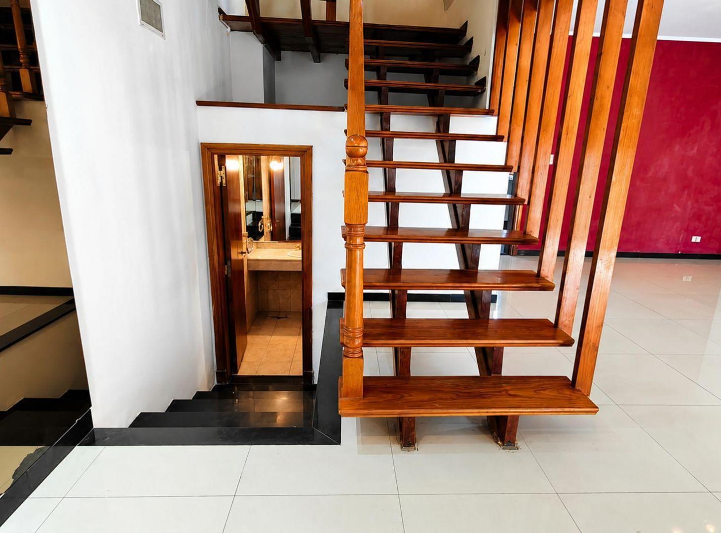 Foto de VENTA HERMOSA CASA DE 4 AMB LANUS, imagen 2