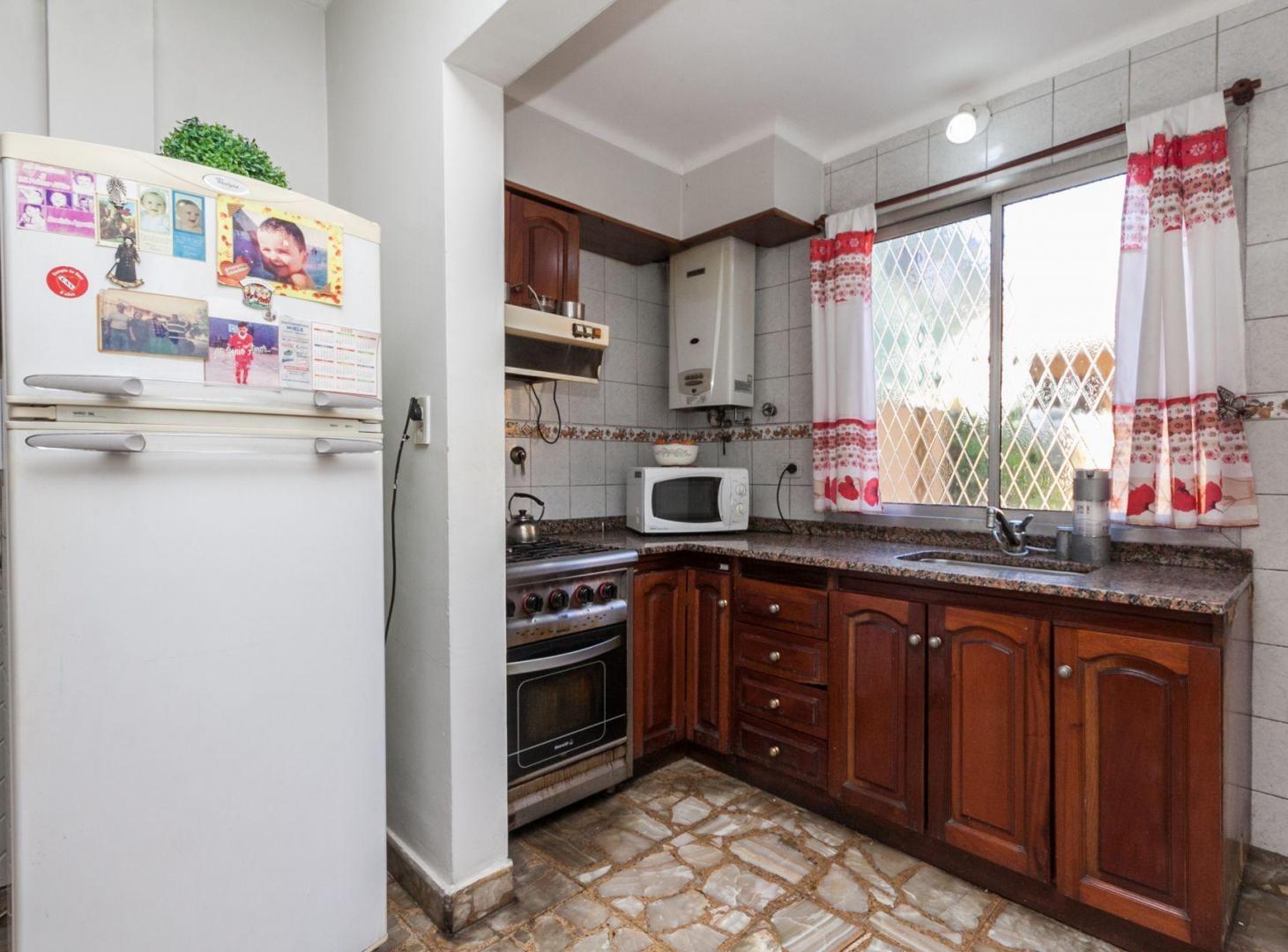 Foto de EXCELENTE CASA MULTIFAMILIAR DE 6AMB. + DPTO.2AMB., imagen 5