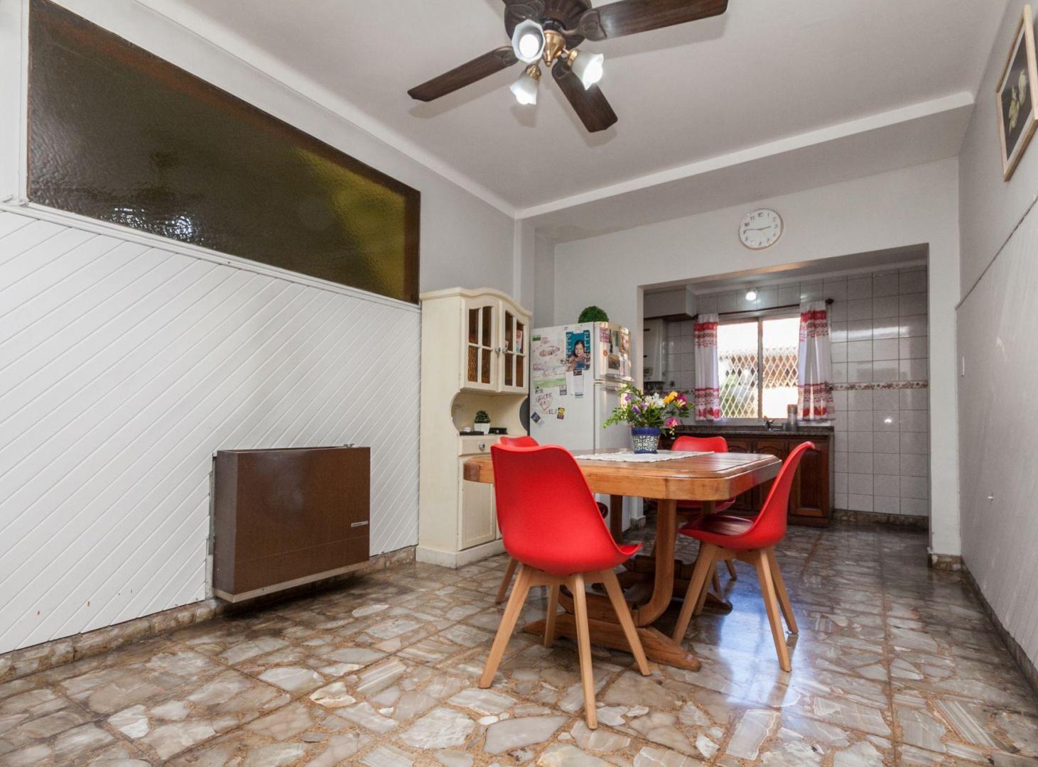 Foto de EXCELENTE CASA MULTIFAMILIAR DE 6AMB. + DPTO.2AMB., imagen 2