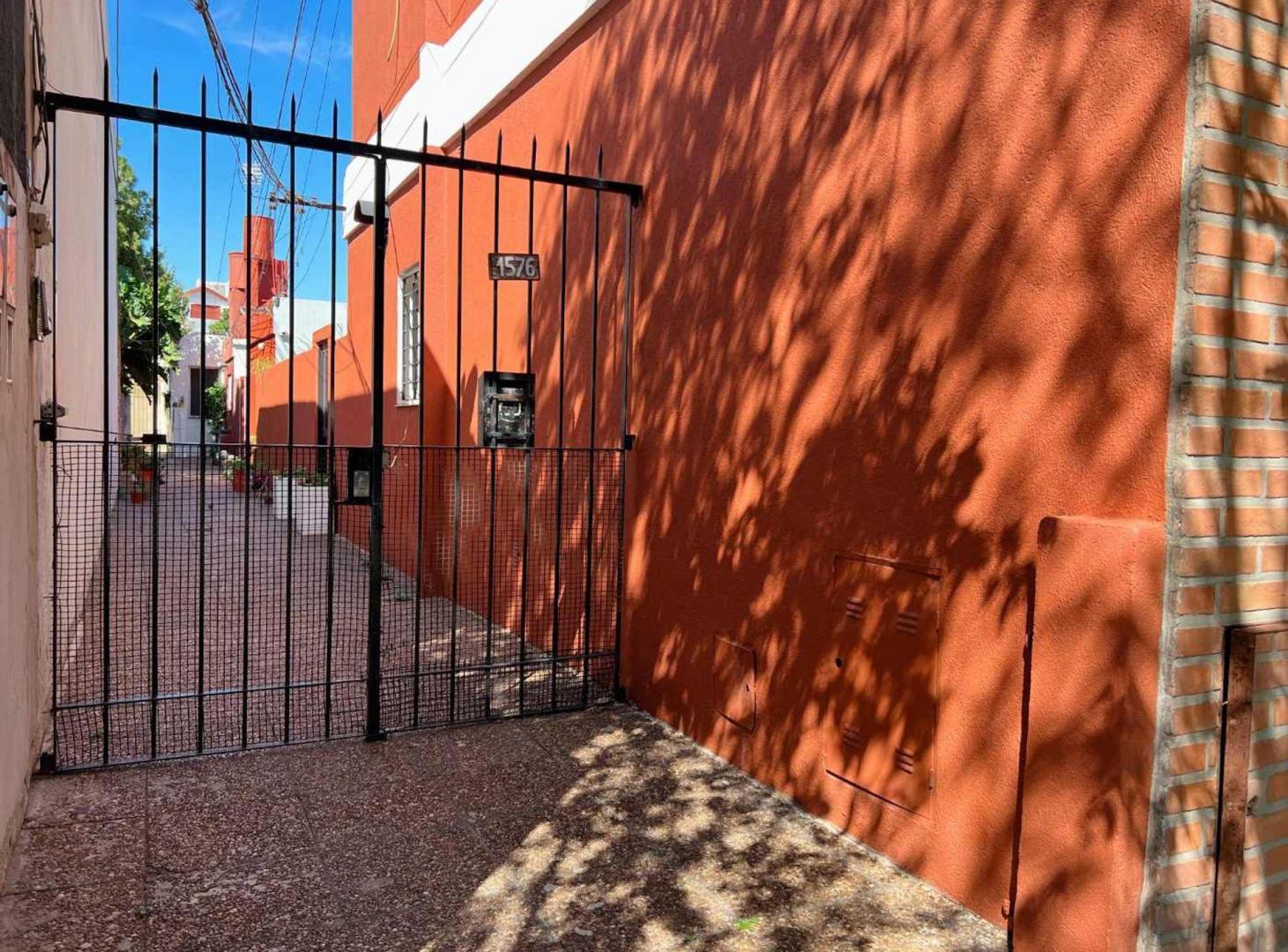 Foto de OPORTUNIDAD!! PH EN VENTA 2 AMB. 41M2 QUILMES., imagen 2