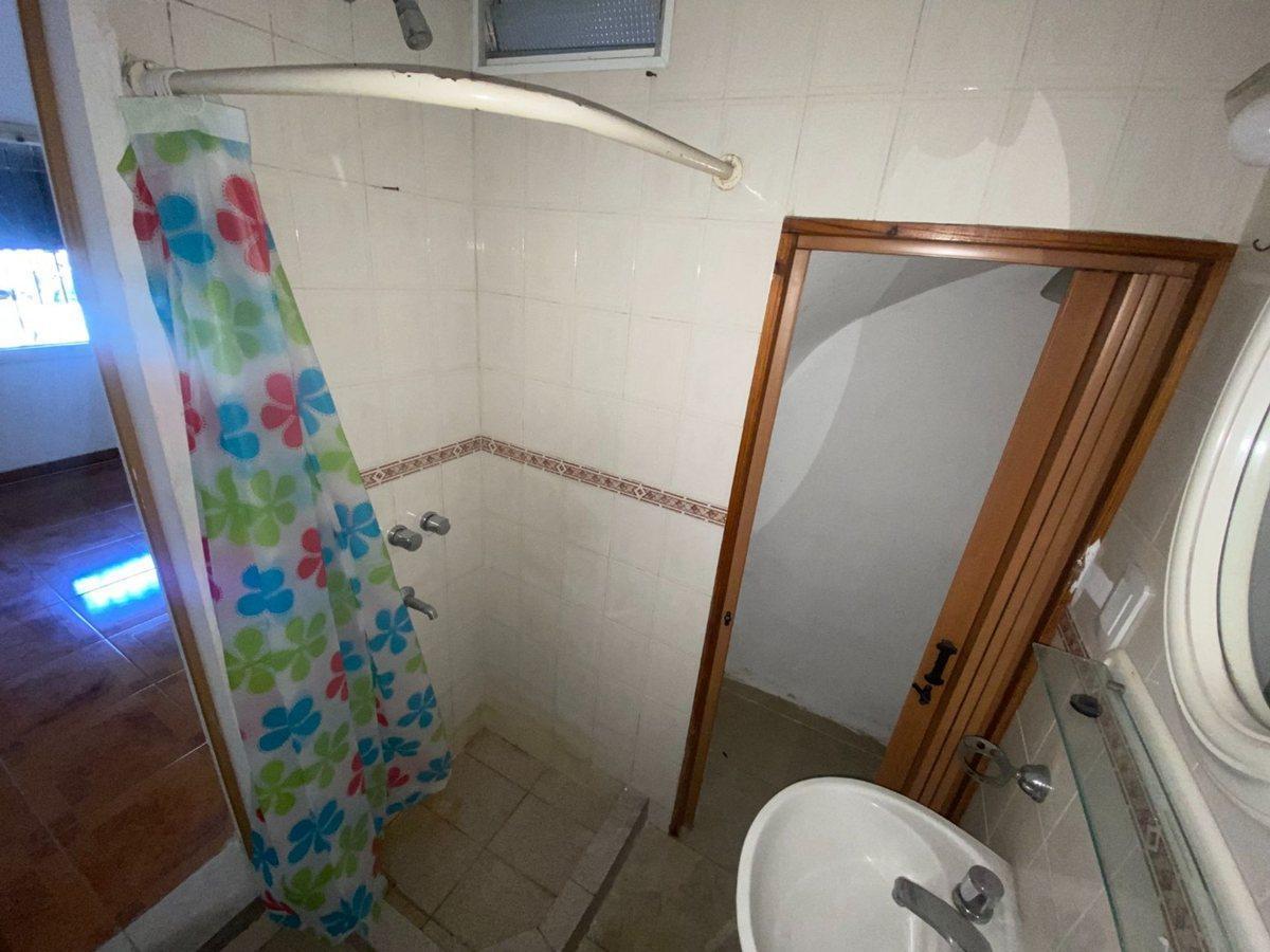 Foto de VENTA EN BLOCK 4 DEPTOS DE 2 AMB C/U + GALPÓN, imagen 4
