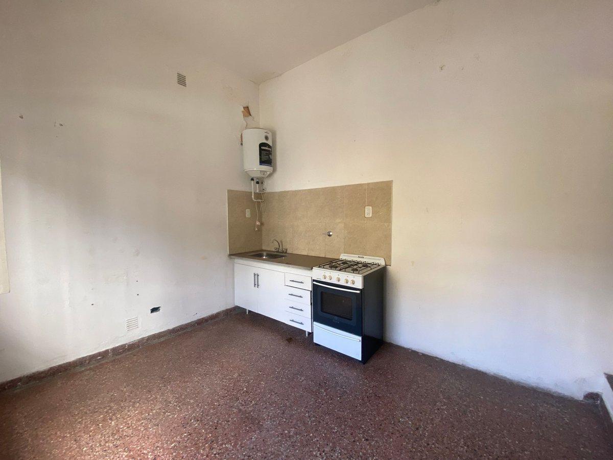 Foto de VENTA EN BLOCK 4 DEPTOS DE 2 AMB C/U + GALPÓN, imagen 3