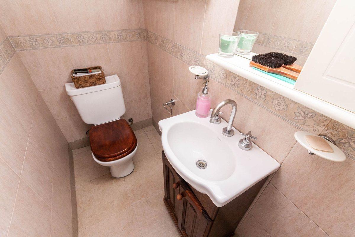 Foto de HERMOSO CHALET DE 4 AMB C/ QUINCHO Y PILETA., imagen 3