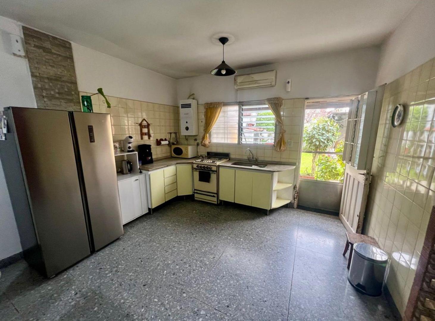 Foto de VENTA DE CASA 4 AMB, JARDIN ,COCHERA, APTA CREDITO, imagen 5