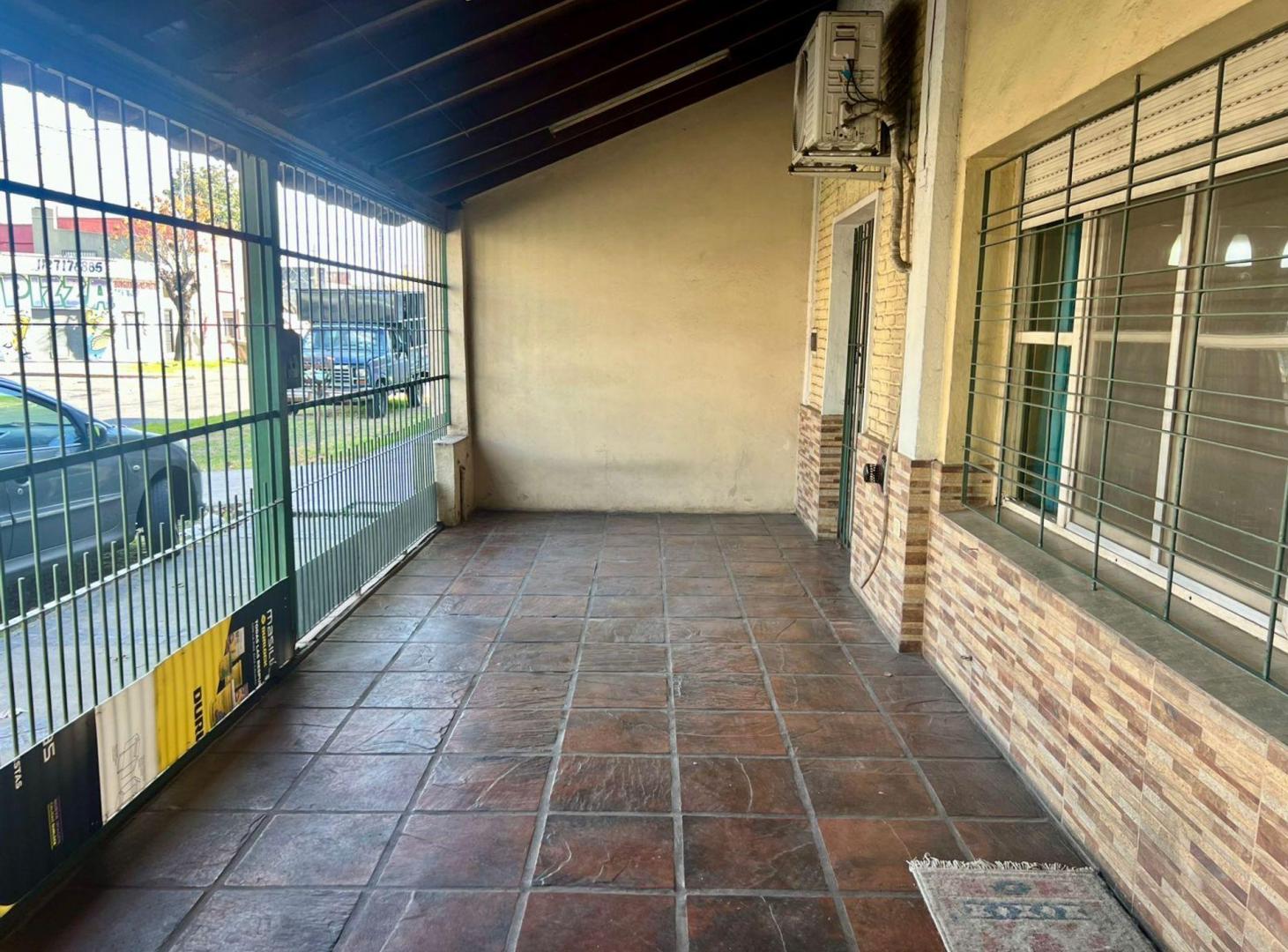 Foto de CASA APTA CREDITO, COCHERA, PATIO, TERRAZA, imagen 2