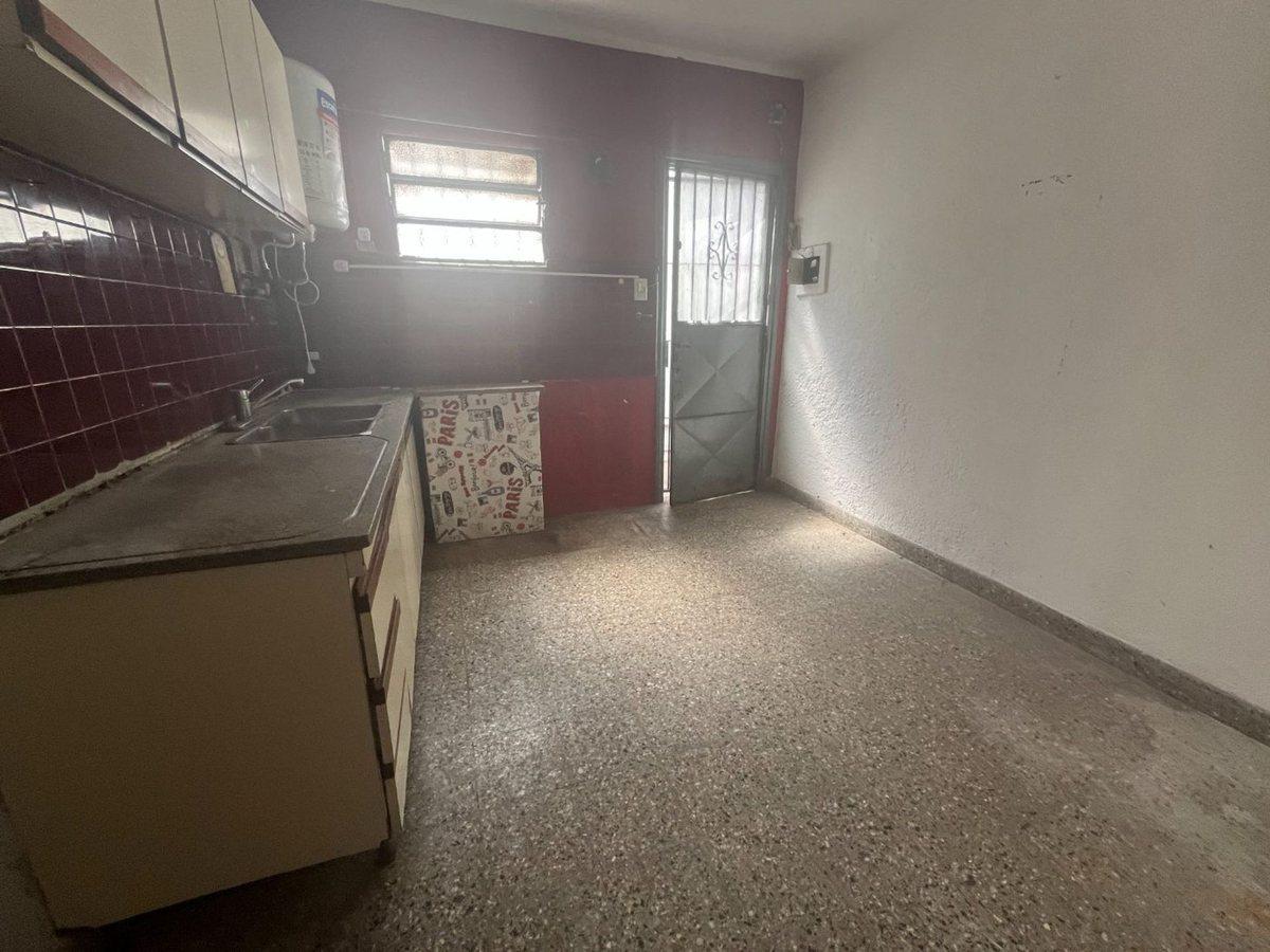 Foto de PH 2 AMBIENTES POR PASILLO – LANÚS ESTE, imagen 4
