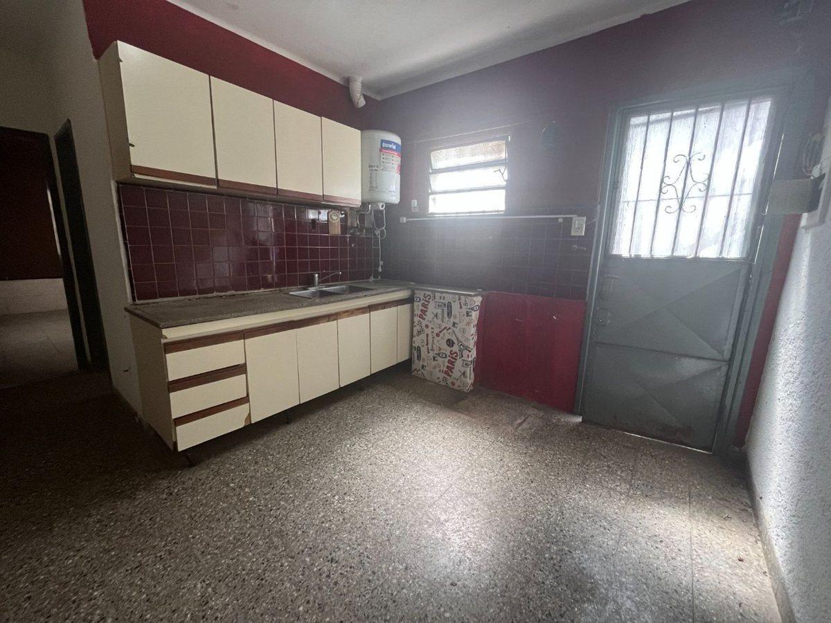 Foto de PH 2 AMBIENTES POR PASILLO – LANÚS ESTE, imagen 2