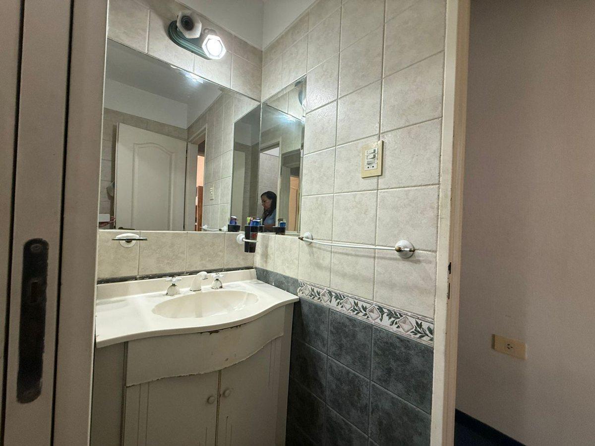 Foto de VENTA TRIPLEX 4 AMBTES.C/COCHERA Y PATIO-LANÚS, imagen 4