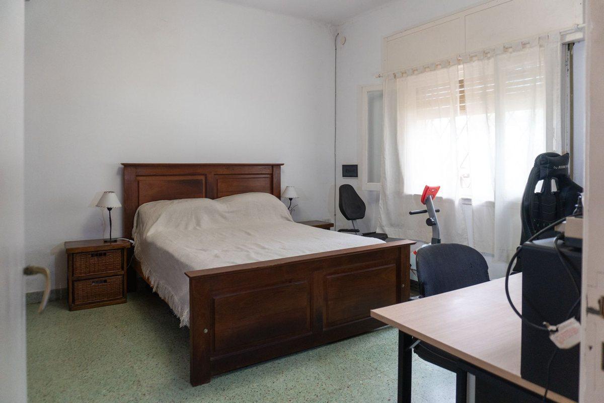 Foto de VENTA CASA 2 DORM + COCHERA + TERRAZA BURZACO, imagen 4