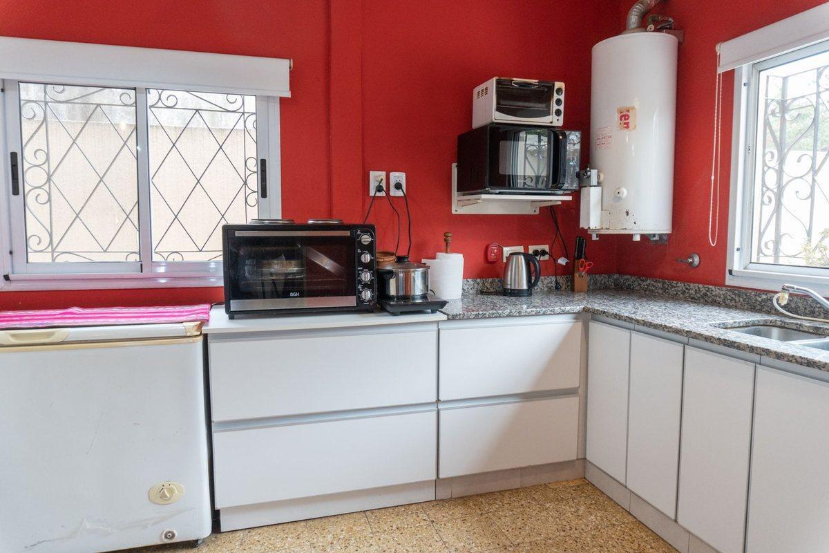 Foto de VENTA CASA 2 DORM + COCHERA + TERRAZA BURZACO, imagen 2
