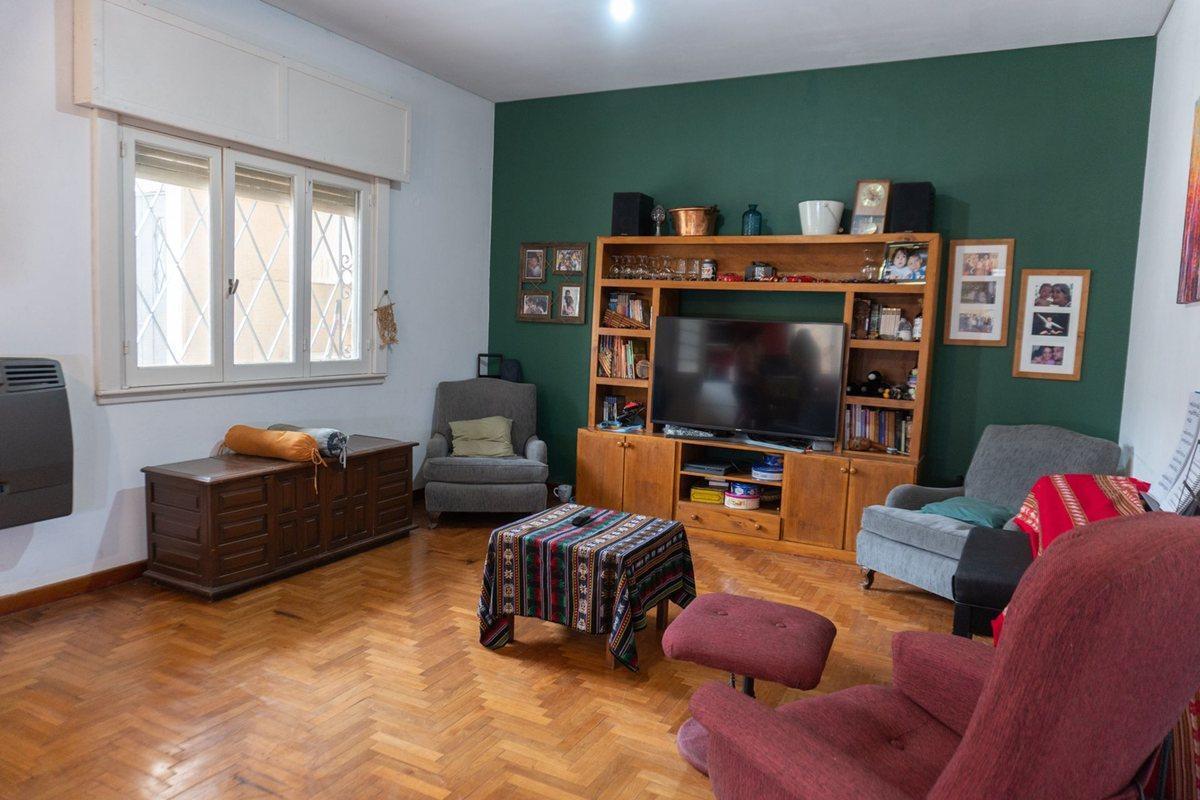 Foto de VENTA CASA 2 DORM + COCHERA + TERRAZA BURZACO, imagen 1