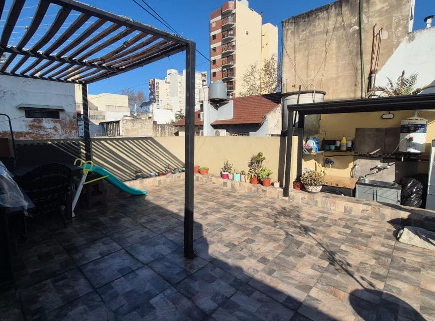 Foto de VENTA PH 2 AMB CON TERRAZA PROPIA LANUS OESTE, imagen 2