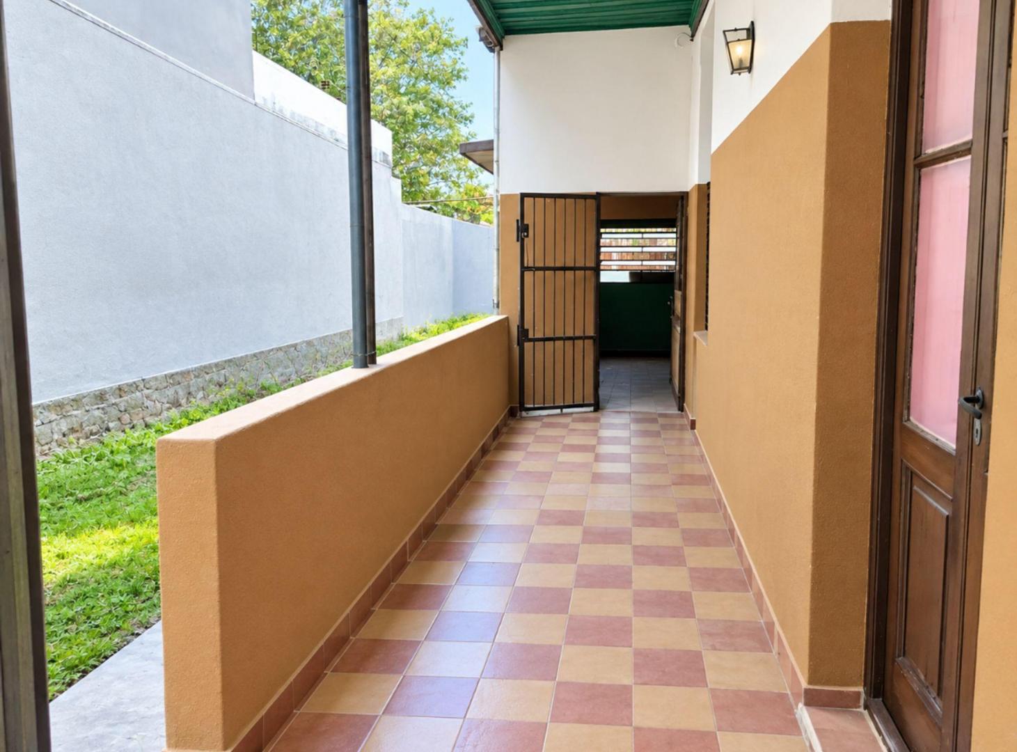 Foto de VIVIENDA FAMILIAR. EXC OPORT. EN ESCALADA. LANUS, imagen 3