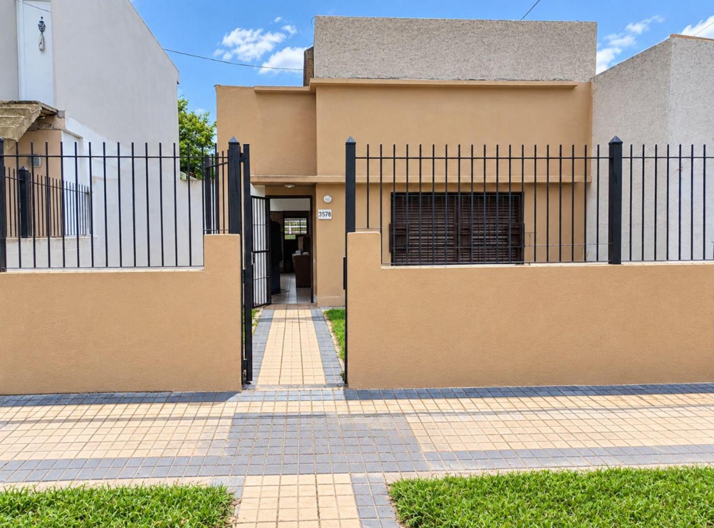 Foto de VIVIENDA FAMILIAR. EXC OPORT. EN ESCALADA. LANUS, imagen 1