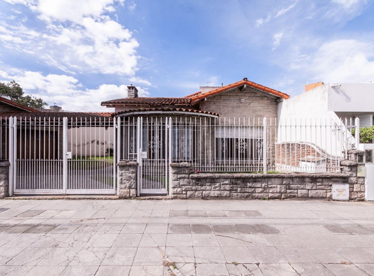 Foto de VENTA DE CASA 4 AMB CON COCHERA/PARQUE TEMPERLEY, imagen 1