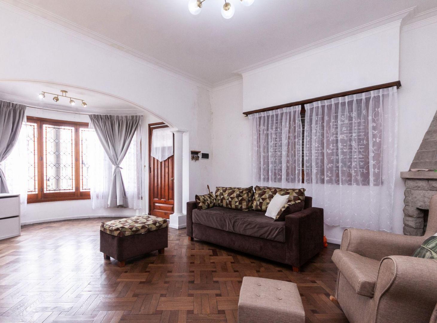 Foto de VENTA DE CASA 4 AMB CON COCHERA/PARQUE TEMPERLEY, imagen 2