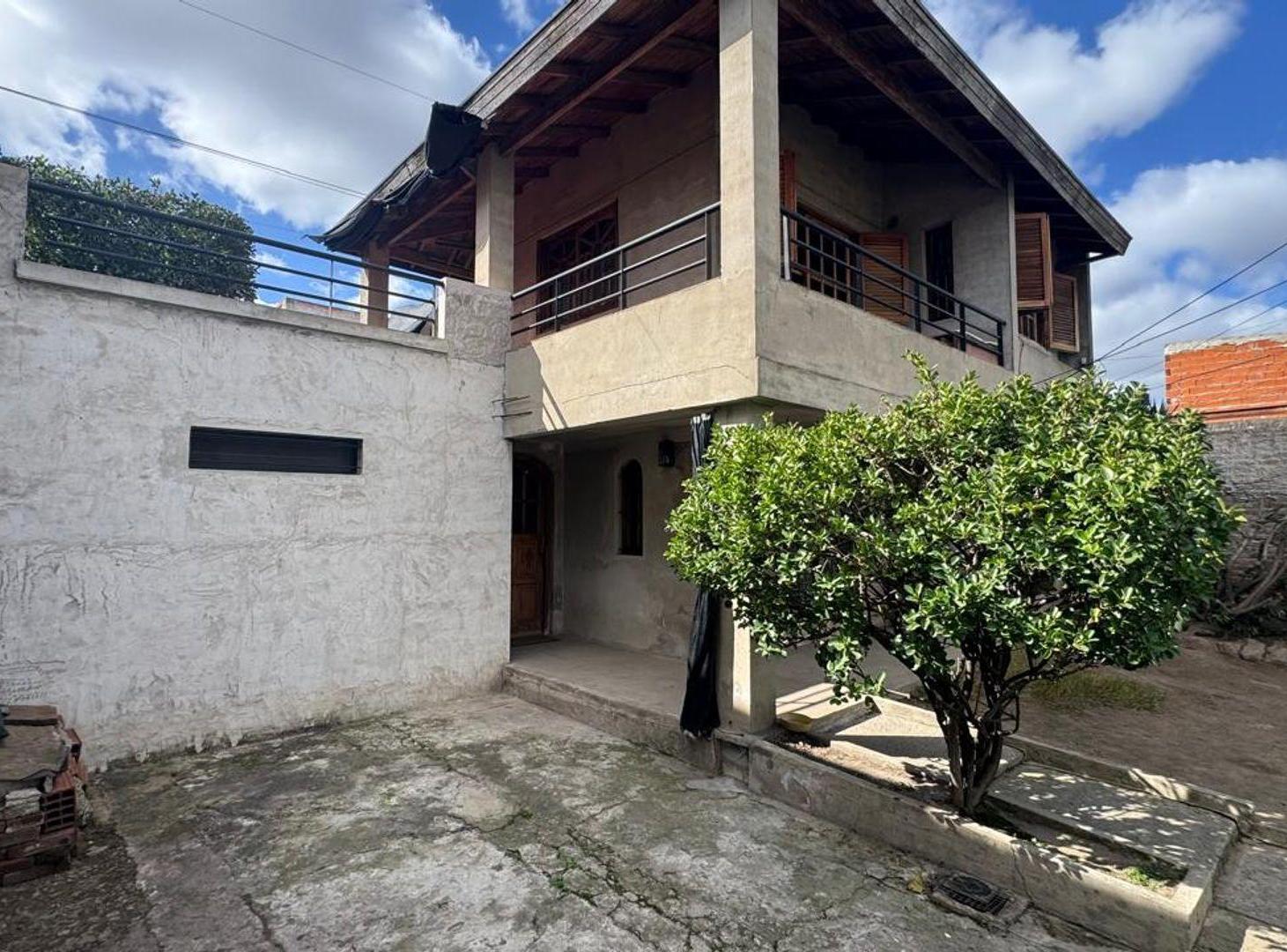 Foto de CASA EN LANUS OESTE, DOS PISOS Y LISTA P/ MUDARTE, imagen 3