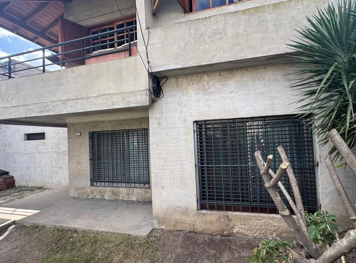 Foto de CASA EN LANUS OESTE, DOS PISOS Y LISTA P/ MUDARTE, imagen 2