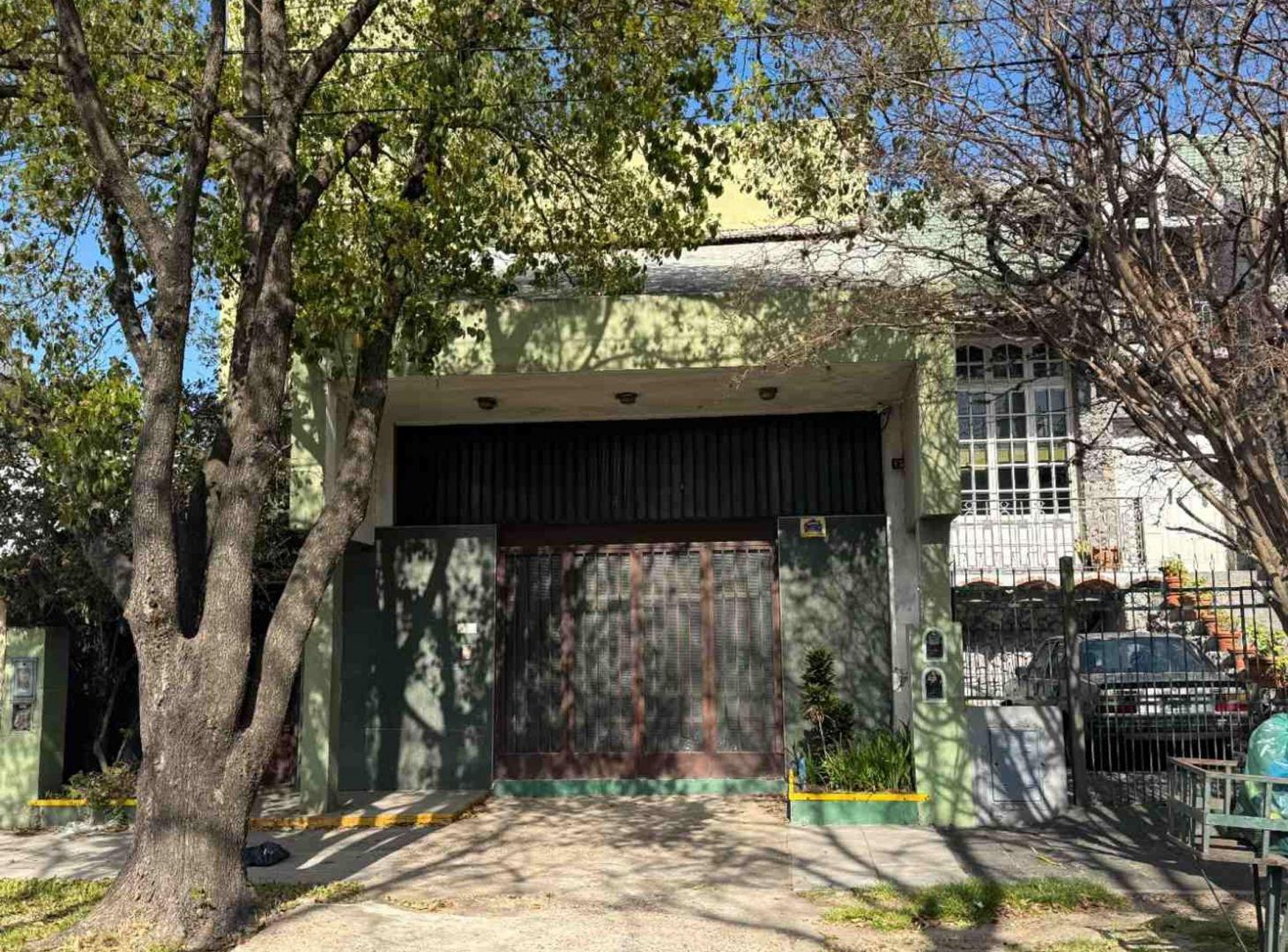 Foto de DEPOSITO/GALPON EXCELENTE UBICACION LANUS OESTE, imagen 2