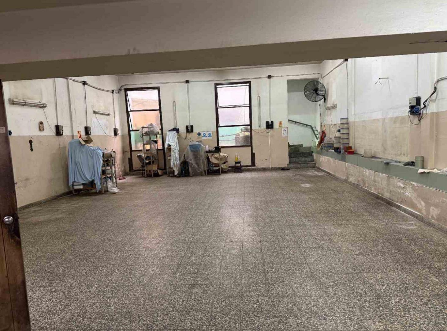 Foto de DEPOSITO/GALPON EXCELENTE UBICACION LANUS OESTE, imagen 3
