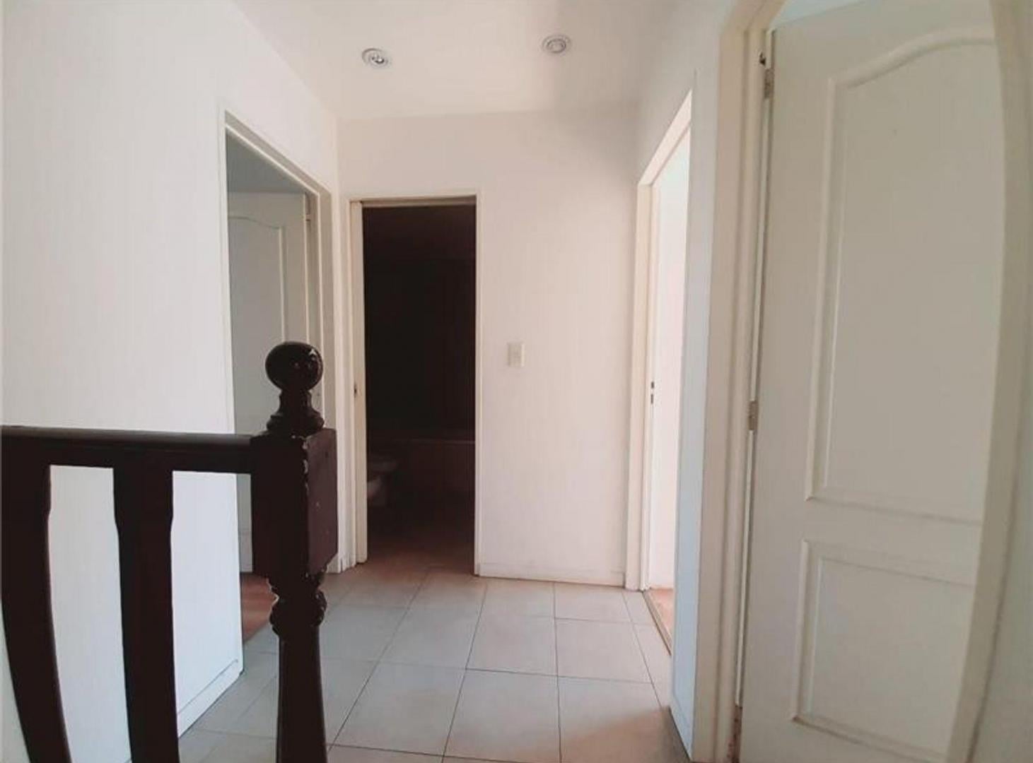 Foto de DUPLEX EN VENTA 4 AMB LANUS OESTE, imagen 5