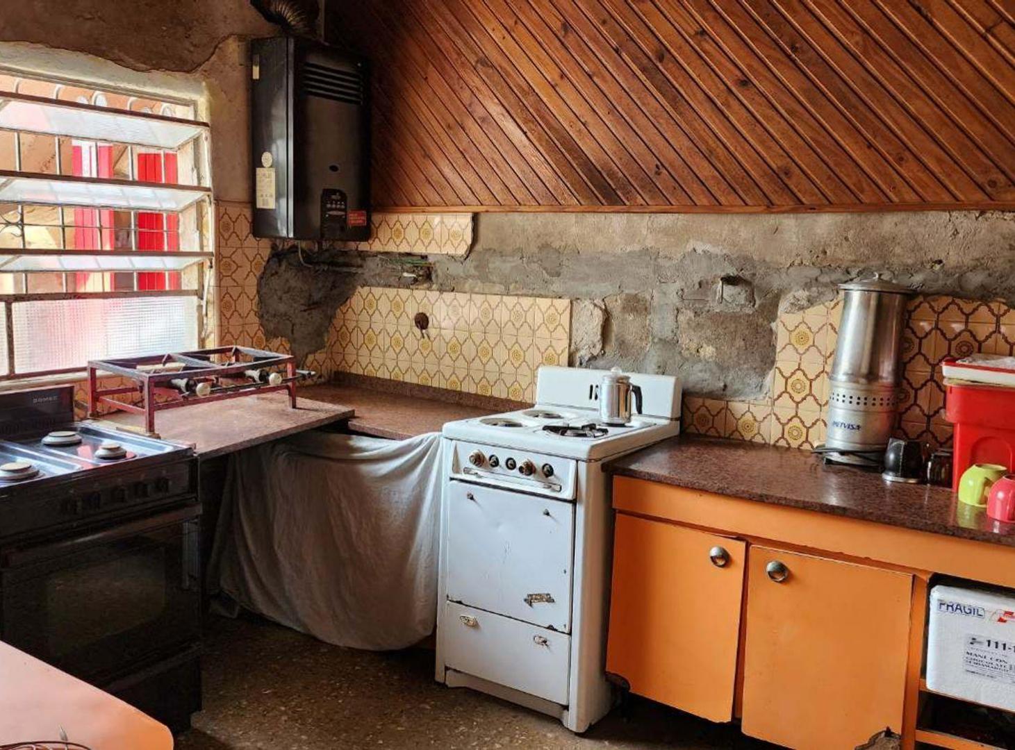 Foto de VENTA DE LOTE EN LANUS ESTE CON CASA Y DEPTO, imagen 2