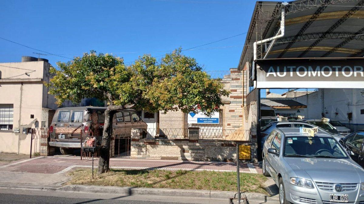 Foto de VENTA DE LOTE EN LANUS ESTE CON CASA Y DEPTO, imagen 4