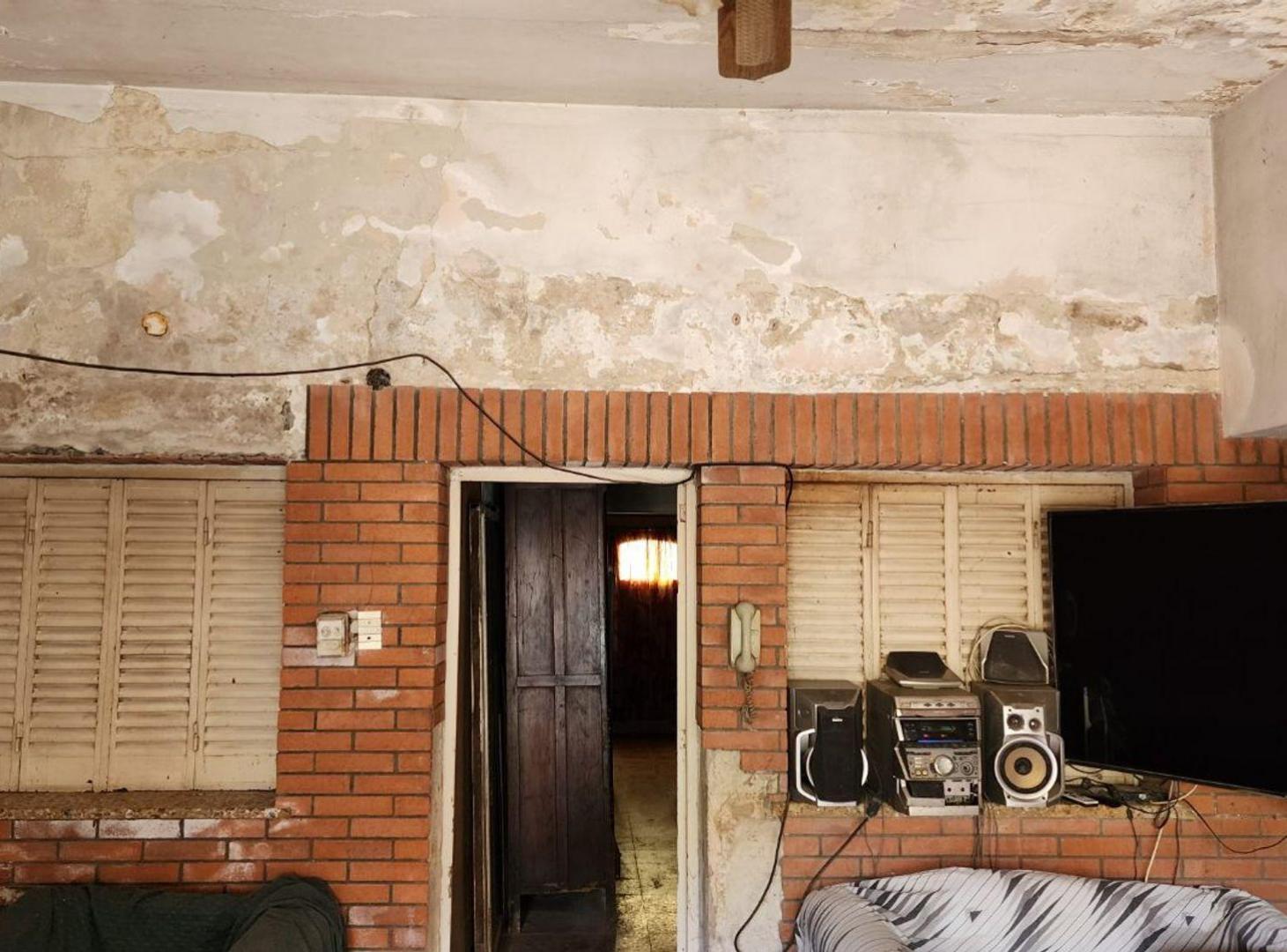 Foto de VENTA DE LOTE EN LANUS ESTE CON CASA Y DEPTO, imagen 1