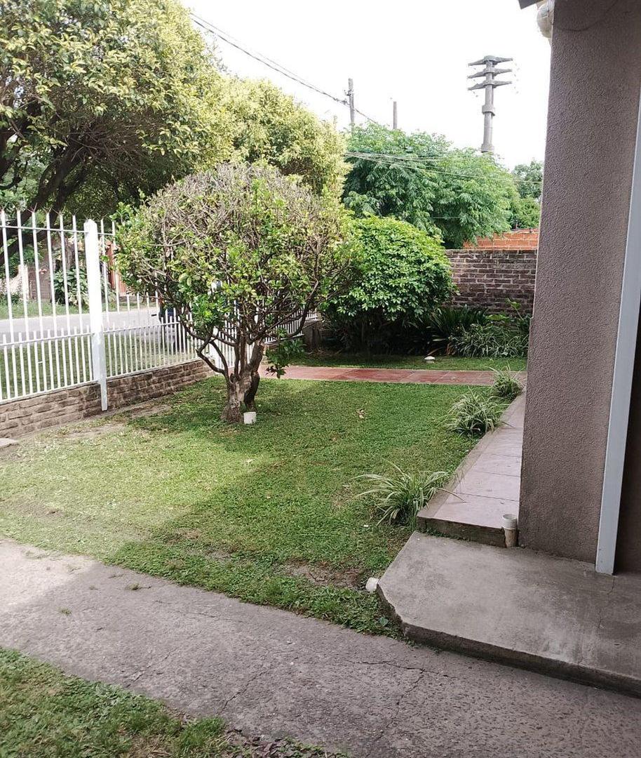 Foto de CASA 6 AMB - GARAGE - PARQUE - IDEAL 2 FLIAS, imagen 5