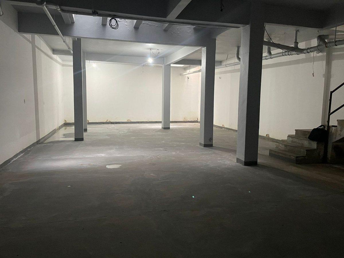 Foto de VENTA LOCAL COMERCIAL PB CON DEPOSITO EN SUBSUELO, imagen 2