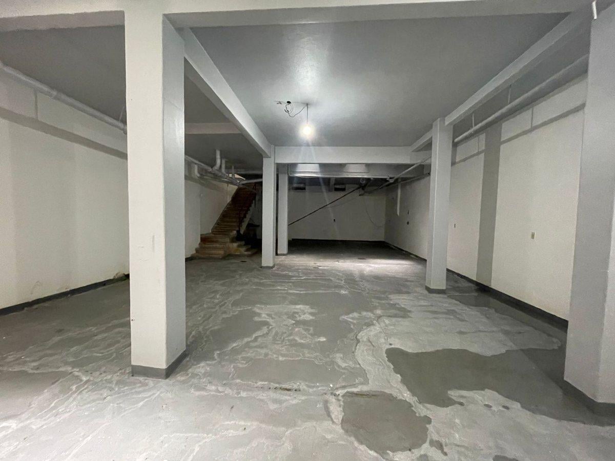 Foto de VENTA LOCAL COMERCIAL PB CON DEPOSITO EN SUBSUELO, imagen 3