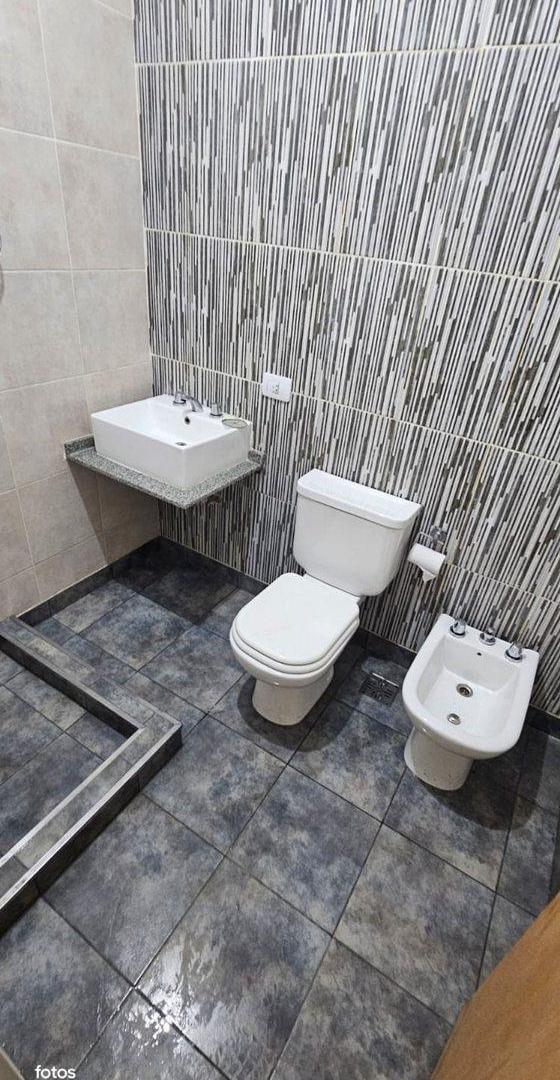 Foto de VENTA LOCAL COMERCIAL PB CON DEPOSITO EN SUBSUELO, imagen 4