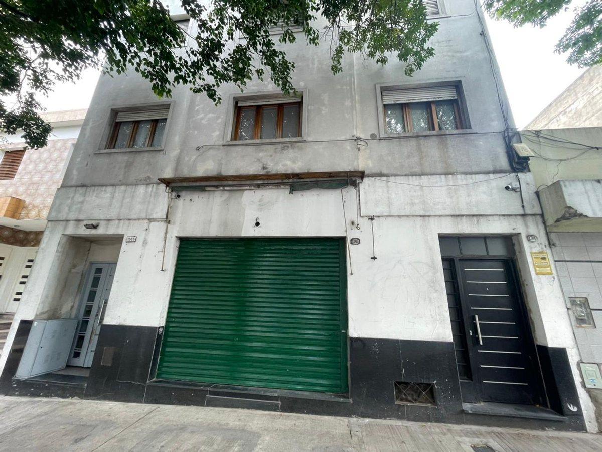 Foto de VENTA LOCAL COMERCIAL PB CON DEPOSITO EN SUBSUELO, imagen 1