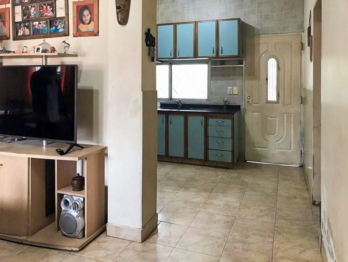 Foto de Venta casa 4 ambs. Fondo libre. Jardín al frente, imagen 4