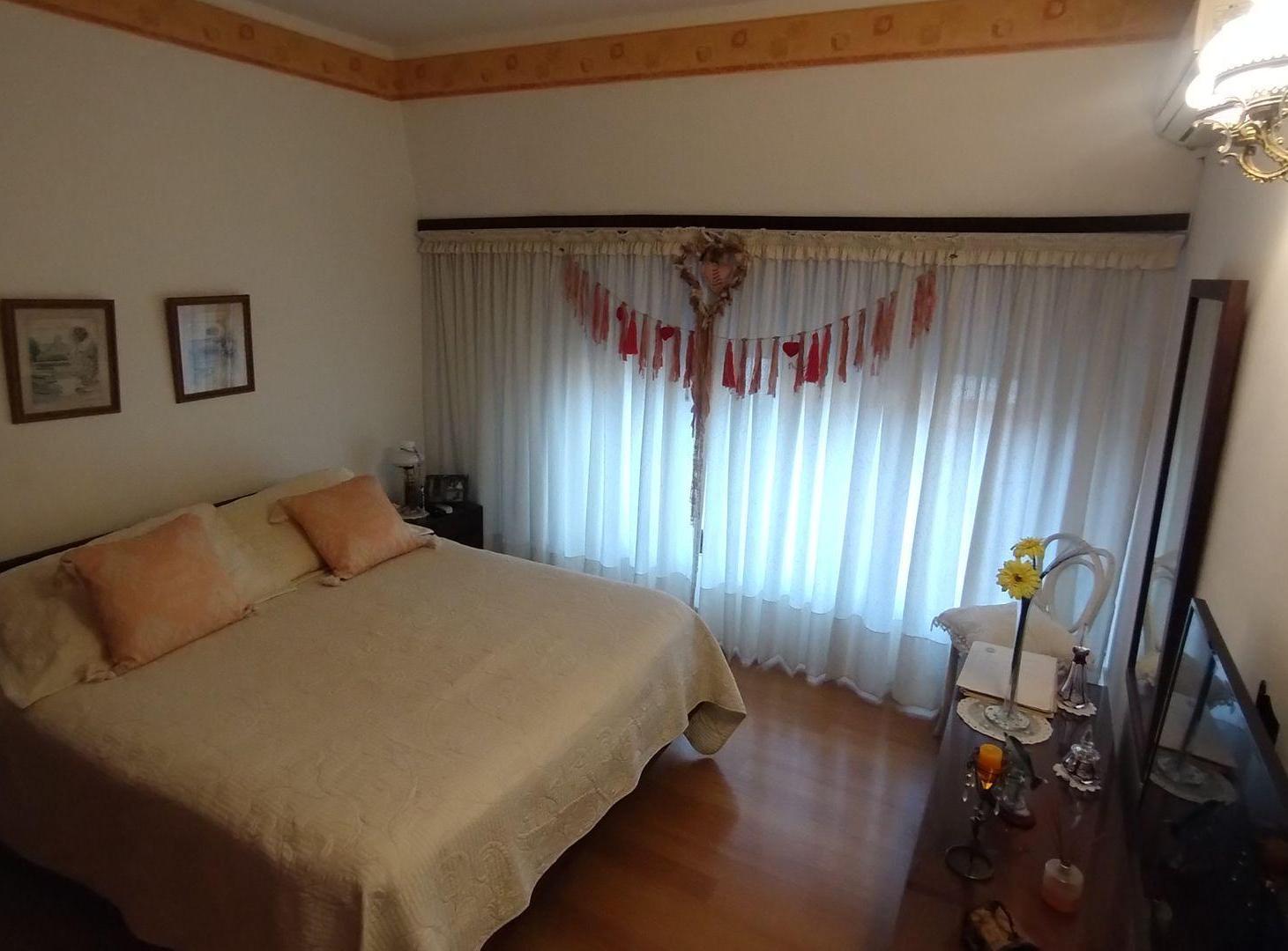Foto de VENTA - PH. 3 AMB. AMPLIO , CON PATIO Y COCHERA, imagen 4