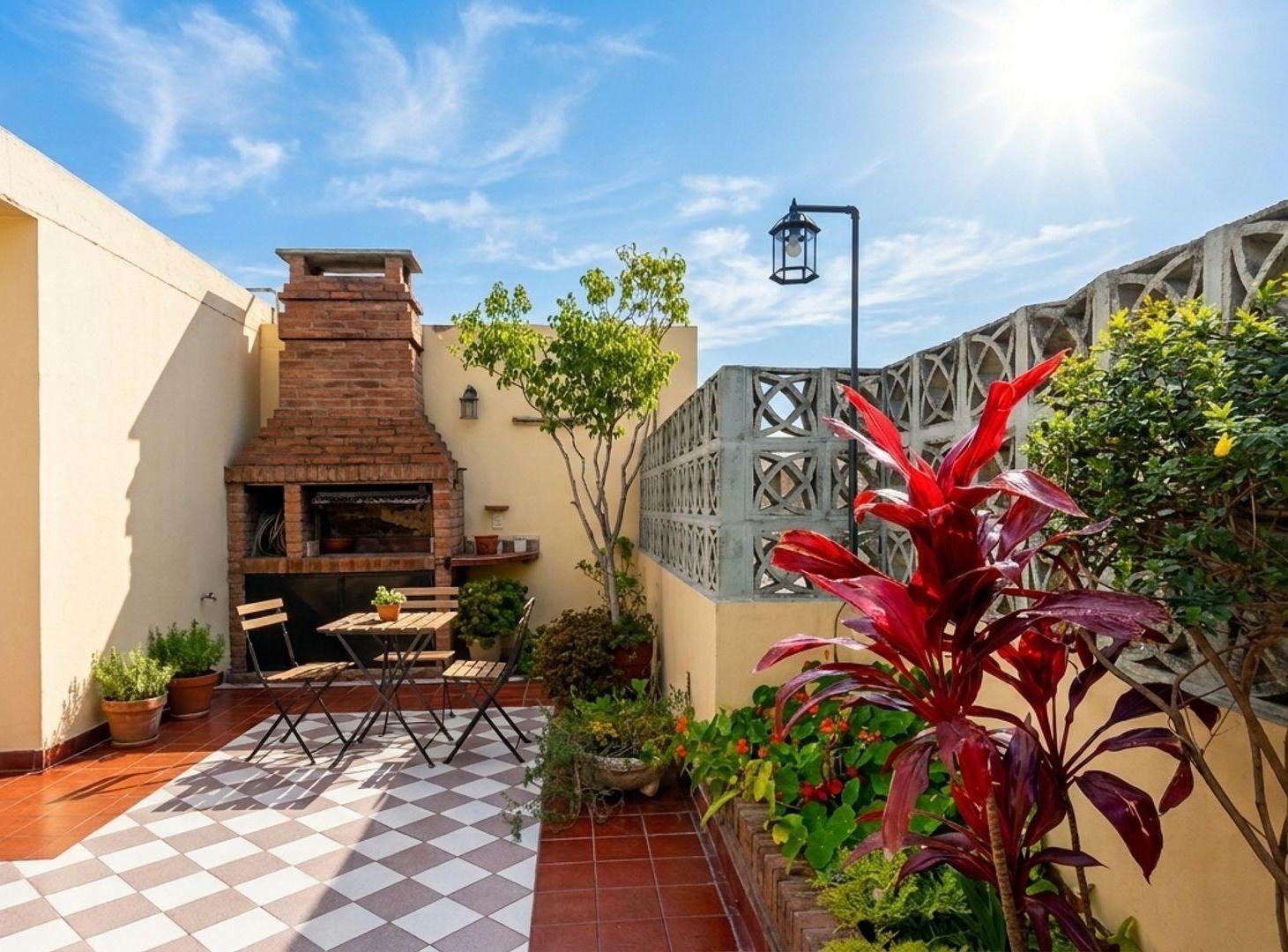 Foto de VENTA - PH. 3 AMB. AMPLIO , CON PATIO Y COCHERA, imagen 1