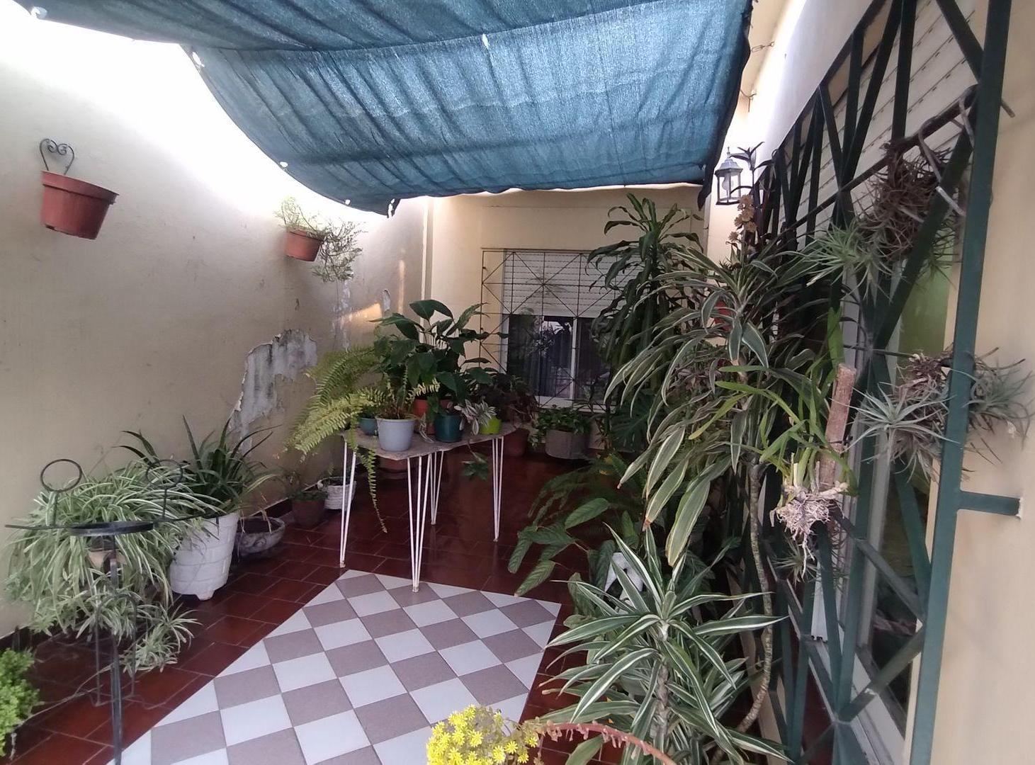 Foto de VENTA - PH. 3 AMB. AMPLIO , CON PATIO Y COCHERA, imagen 5