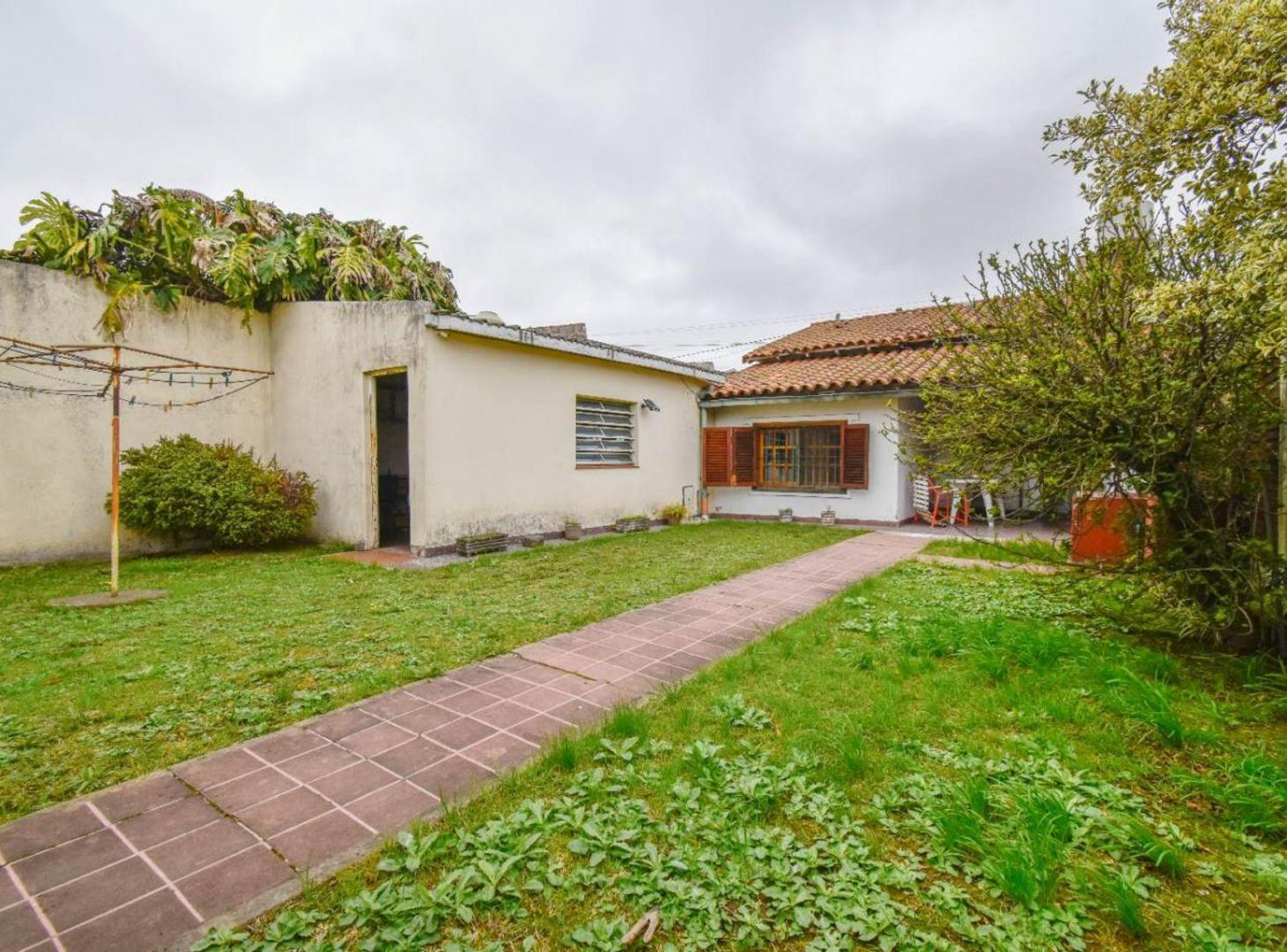 Foto de VENTA CASA C/PARQUE GARAGE PARA 3 AUTOS, imagen 1